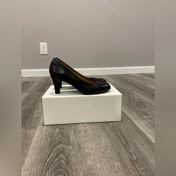 Sofft Comfort by Design Black Leather Heels SZ 8
 - Picture 10 of 10